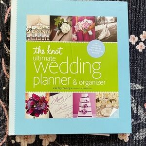 The Knot Wedding Planner & Organizer 3-ring  binder book